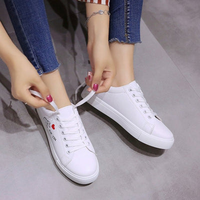 Women's Kawaii Heart Pattern Sneakers, Casual Lace Up Outdoor Shoes, Lightweight Low Top Shoes