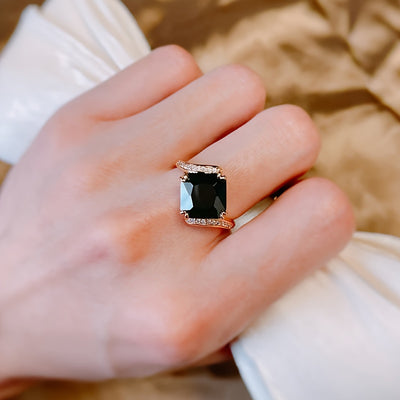 Luxury and Fashionable Black Synthetic Zirconia Ring for Women with Personality, Suitable for Banquets and Wedding Season