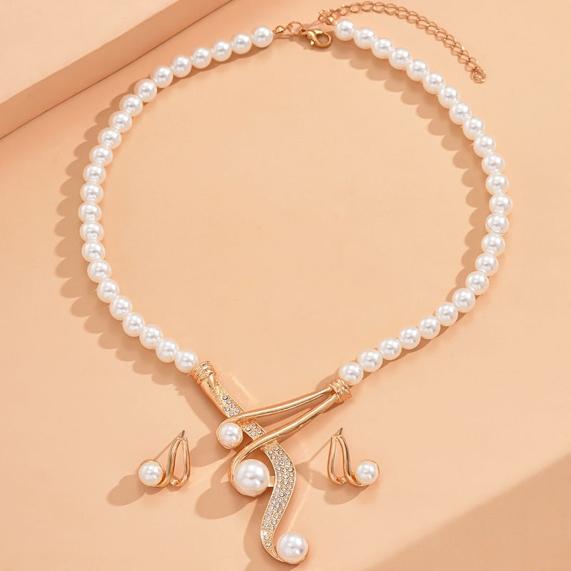 A Necklace and A Pair of Earrings, Imitation Pearl Necklace and Earrings, Bridal Banquet Sexy Imitation Pearl Necklace