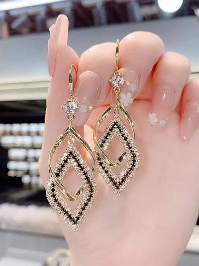 A Pair of Stylish And Exquisite Double-Layer Hollow Diamond-Shaped Sparkling Synthetic Zirconia Drop Earrings, Featuring a Sexy And Elegant Style, Made of Alloy, Suitable for Women'S Daily Wear, Perfect As a Gift for Her.