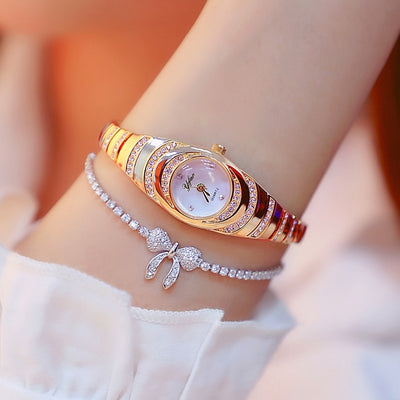 A New Women'S Watch with A Simple Design, Featuring A Round Dial with Rhinestones And A Golden Quartz Watch, Suitable for Daily Decoration, an Ideal Choice for A Birthday Gift.