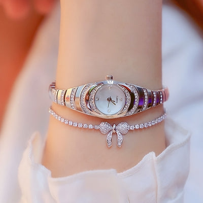 A New Women'S Watch with A Simple Design, Featuring A Round Dial with Rhinestones And A Golden Quartz Watch, Suitable for Daily Decoration, an Ideal Choice for A Birthday Gift.
