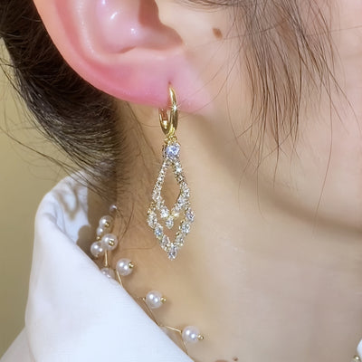 A Pair of Stylish And Exquisite Double-Layer Hollow Diamond-Shaped Sparkling Synthetic Zirconia Drop Earrings, Featuring a Sexy And Elegant Style, Made of Alloy, Suitable for Women'S Daily Wear, Perfect As a Gift for Her.