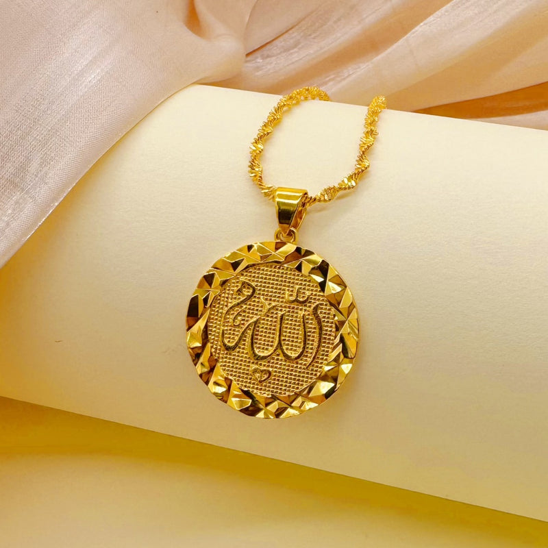 Golden retro Muslim style pendant necklace for women, fashionable jewelry.