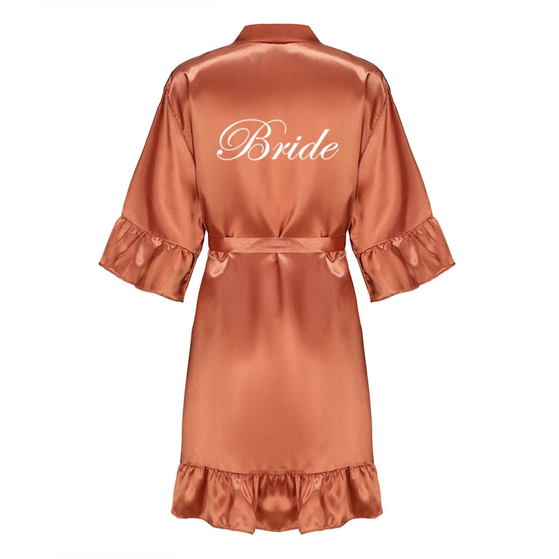 رداء زفاف العروس ووصيفة العروس للنساء هدايا حفلات الزفاف فستان الفريق ثوب حرير ساتان ملابس نوم كيمونو مع كشكشة حرف أبيض