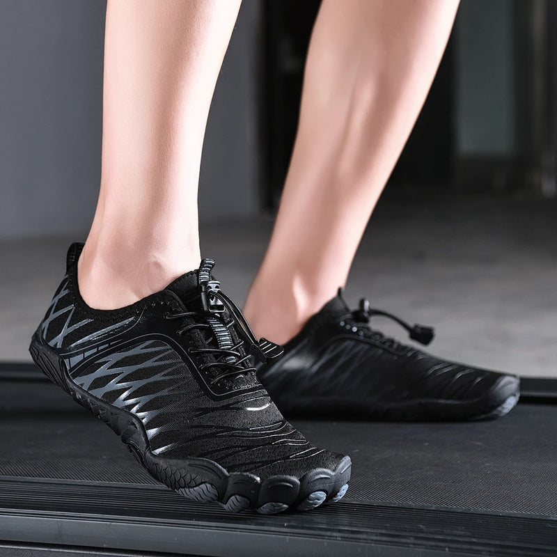 حذاء رياضي Oiaano واسع الأصابع للرجال حافي القدمين باللون الأسود للنساء حذاء رياضي للجنسين حذاء مائي للرجال مناسب للشاطئ بنعل ناعم وخفيف الوزن يسمح بمرور الهواء