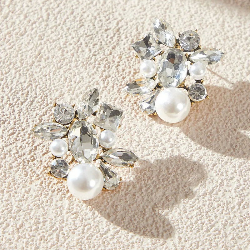 أقراط لؤلؤية فاخرة مرصعة بأحجار الراين بتصميم فرنسي عتيق أنيق، أقراط متينة بتصميم نبيل، إكسسوارات أذن من الزركون الثمين