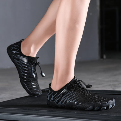 حذاء رياضي Oiaano واسع الأصابع للرجال حافي القدمين باللون الأسود للنساء حذاء رياضي للجنسين حذاء مائي للرجال مناسب للشاطئ بنعل ناعم وخفيف الوزن يسمح بمرور الهواء