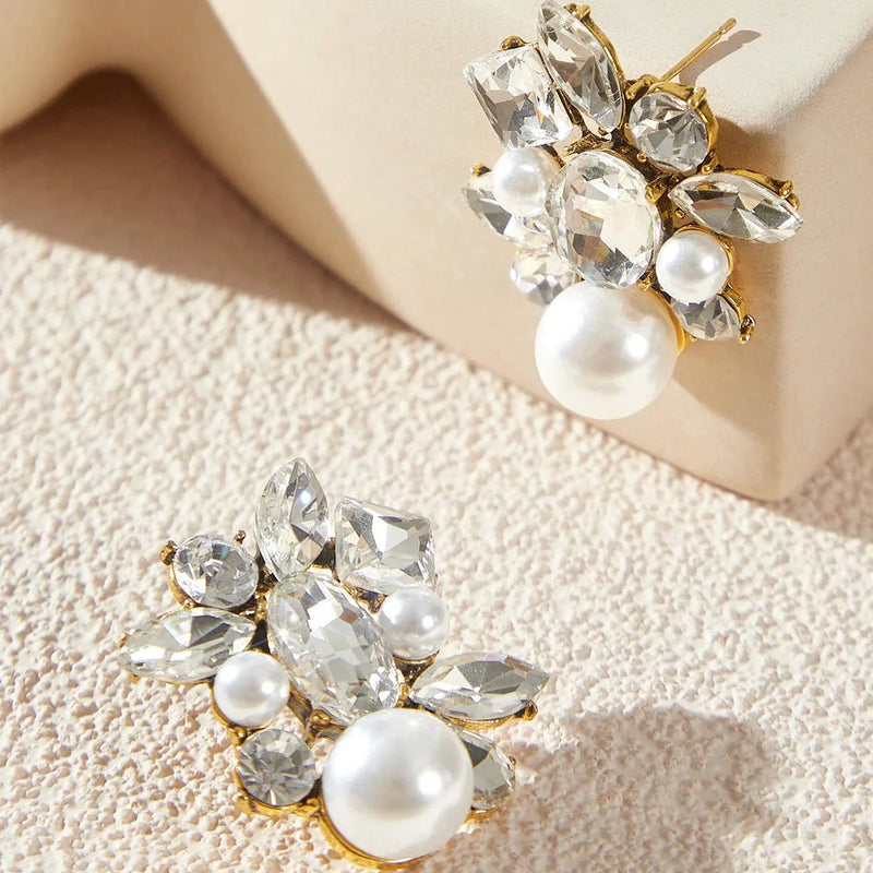 أقراط لؤلؤية فاخرة مرصعة بأحجار الراين بتصميم فرنسي عتيق أنيق، أقراط متينة بتصميم نبيل، إكسسوارات أذن من الزركون الثمين