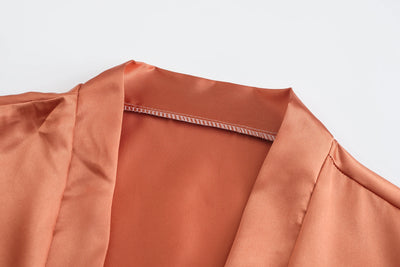 رداء زفاف العروس ووصيفة العروس للنساء هدايا حفلات الزفاف فستان الفريق ثوب حرير ساتان ملابس نوم كيمونو مع كشكشة حرف أبيض