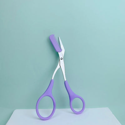 مقص تشذيب الحواجب باللون الوردي مع مشط مدمج - من الفولاذ المقاوم للصدأ، أداة تشذيب دقيقة، مما يخلق حواجب مثالية