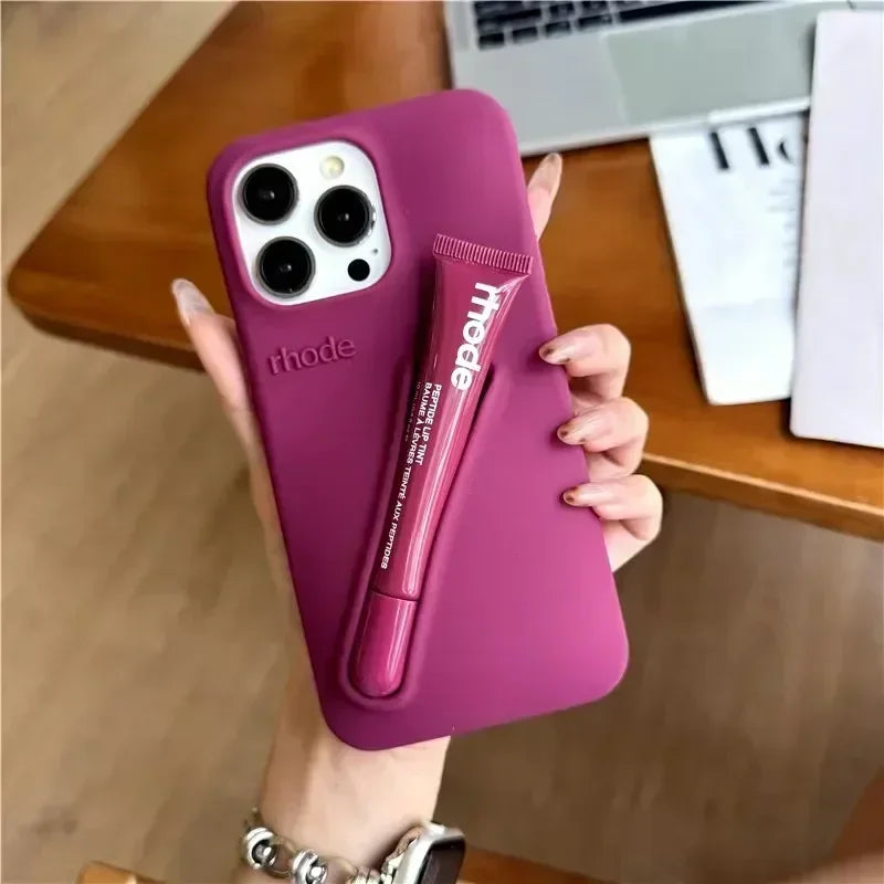 جراب سيليكون بحامل أحمر شفاه 9 ألوان لهاتف iPhone 16E 16 15 14 13 12 11 Pro Max Plus غطاء حامل محمول لملمع الشفاه Funda