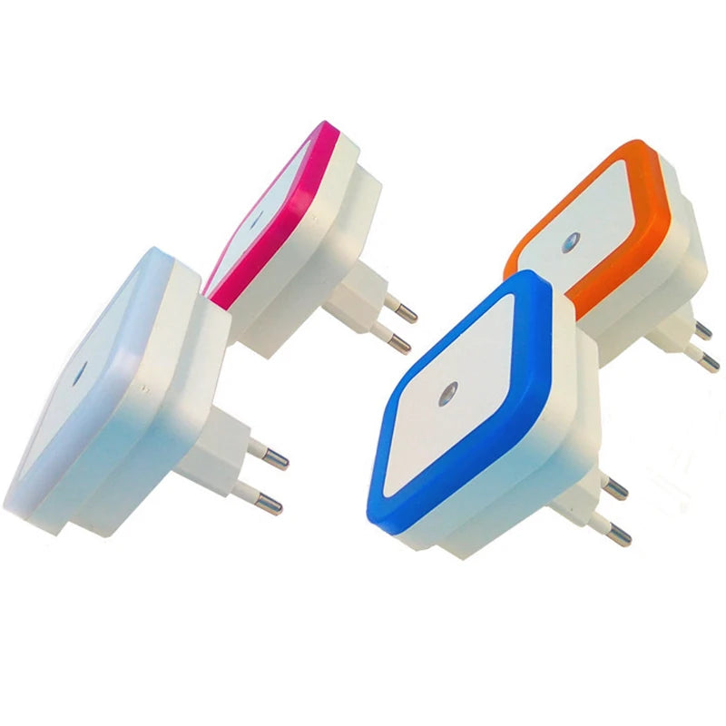 إضاءة ليلية لاسلكية LED مزودة بمستشعر إضاءة ليلية صغيرة بمقبس الاتحاد الأوروبي/الولايات المتحدة لإضاءة ديكور غرفة الأطفال وغرفة النوم وغرفة المعيشة