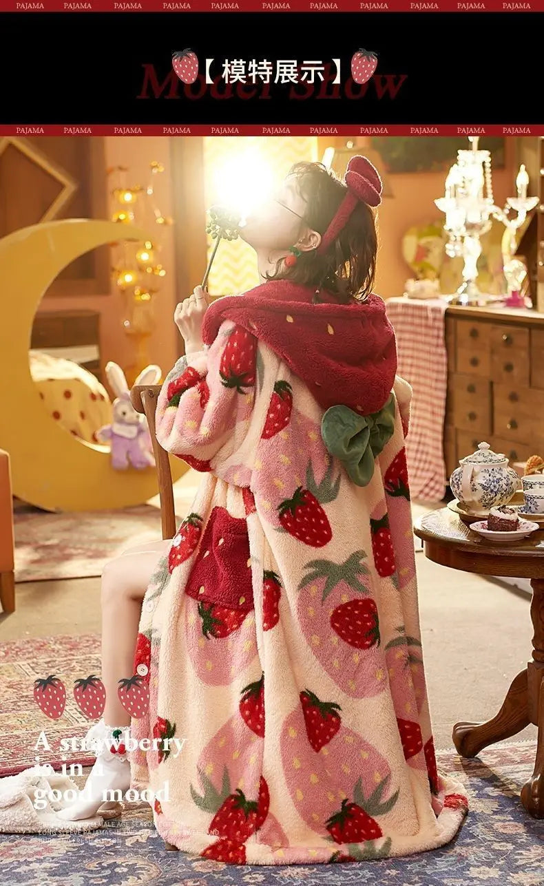 بيجامات شتوية للنساء، رداء طويل بغطاء للرأس برسومات كرتونية على شكل فراولة، ملابس منزلية لطيفة، ملابس نوم كاواي فلانل، رداء حمام دافئ ومريح
