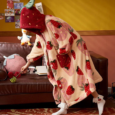بيجامات شتوية للنساء، رداء طويل بغطاء للرأس برسومات كرتونية على شكل فراولة، ملابس منزلية لطيفة، ملابس نوم كاواي فلانل، رداء حمام دافئ ومريح