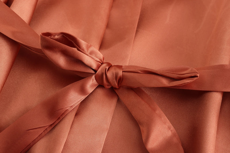 رداء زفاف العروس ووصيفة العروس للنساء هدايا حفلات الزفاف فستان الفريق ثوب حرير ساتان ملابس نوم كيمونو مع كشكشة حرف أبيض