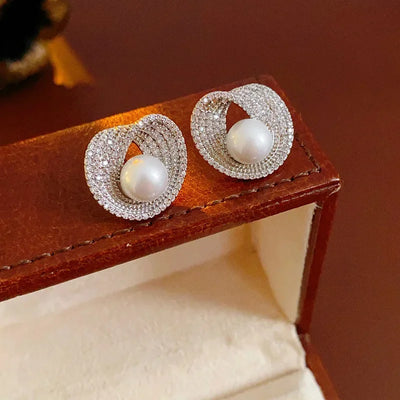 أقراط أذن دائرية مجوفة من الزركون للنساء، أقراط أذن فريدة غير منتظمة من اللؤلؤ الصناعي، مناسبة لحفلات الزفاف M1