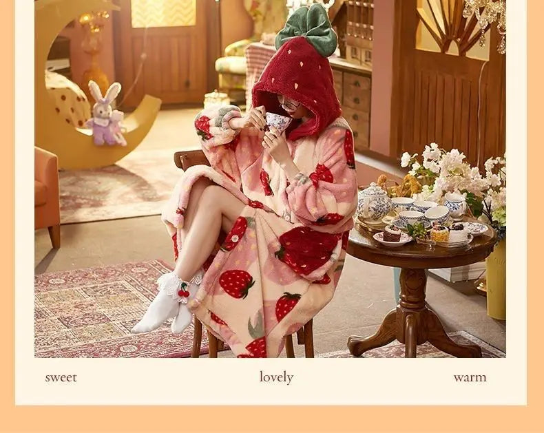بيجامات شتوية للنساء، رداء طويل بغطاء للرأس برسومات كرتونية على شكل فراولة، ملابس منزلية لطيفة، ملابس نوم كاواي فلانل، رداء حمام دافئ ومريح