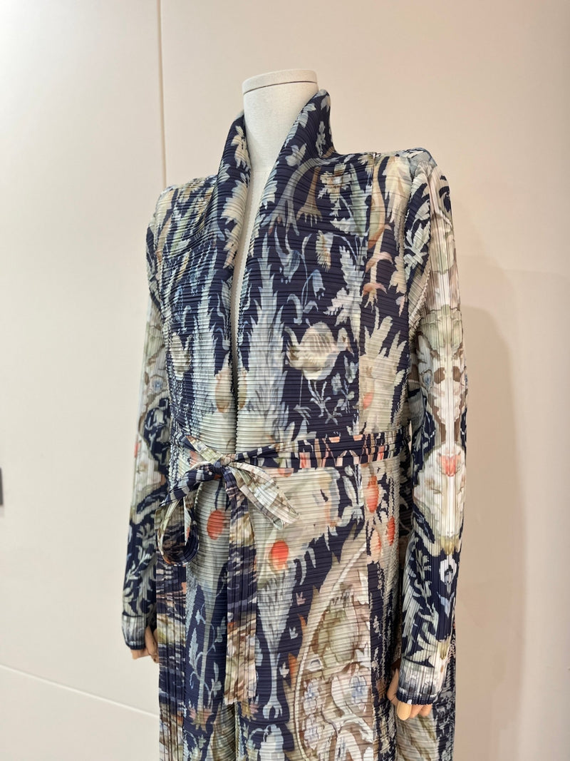 Exclusive Summer New Collection for Eid Al-Fitr 2025, Featuring a Pleated Miyake-Style Coat Cape with Prints, High Elasticity, Ultra-Long Middle Eastern Style Abaya Robe, Suitable for All Seasons. This Versatile Women&