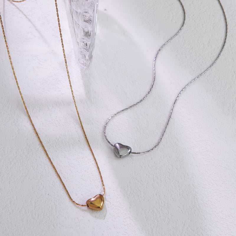 A 304 Stainless Steel Pendant Necklace With A Sweet Style, Casting Process, Delicate And Small Brushed Small Peach Heart Shape, Specially Designed For Women, Small And Extraordinary Love Treasures, Suitable For Young Ladies T