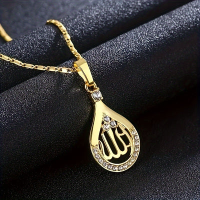 A Stylish Women'S Pendant Necklace Featuring an Elegant Teardrop-Shaped Pendant, Adorned with Micro-Set Synthetic Zirconia, Perfect for Parties, Casual Outings, And Everyday Wear.