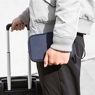 محفظة جواز سفر منزلية مع فتحات لبطاقة SIM وإبر منبثقة، محفظة جواز سفر سفر مانعة لتقنية تحديد الهوية بموجات الراديو، منظم مستندات مع حزام معصم، تحمل ما يصل إلى 6 جوازات سفر، 9 بطاقات ائتمان، قماش أكسفورد خفيف الوزن، سحاب قابل للتعديل