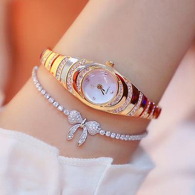 A New Women'S Watch with A Simple Design, Featuring A Round Dial with Rhinestones And A Golden Quartz Watch, Suitable for Daily Decoration, an Ideal Choice for A Birthday Gift.